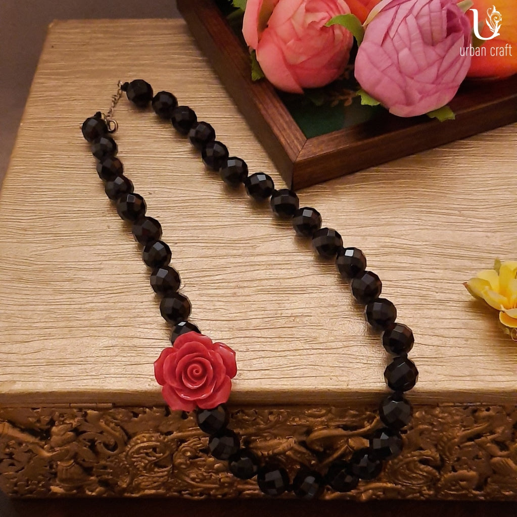 Bora Necklace-Black Necklaces