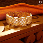Load image into Gallery viewer, Diamond Studded Scallop Bracelet Bracelets
